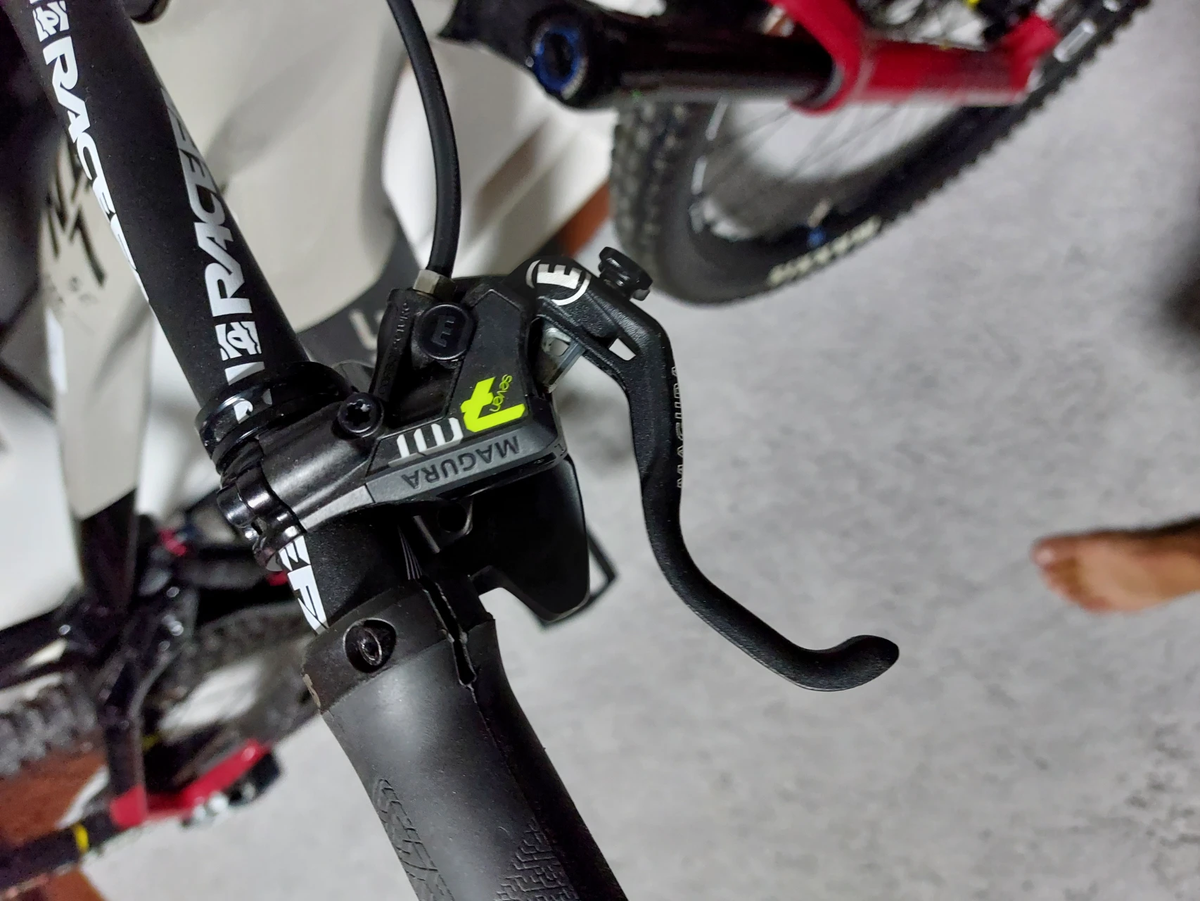 1. HaiBike AllMtn CF SE 2022