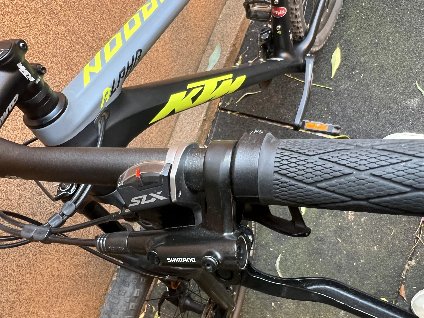 1. Ktm Myron full carbon
