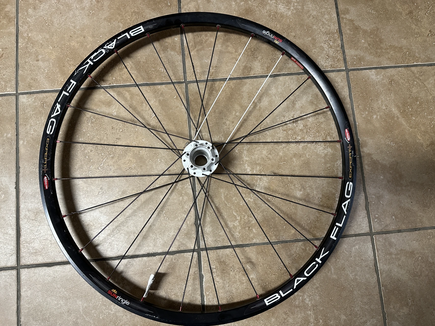 1. Roata 2011 Sun Ringle Black Flag Expert + janta 26"