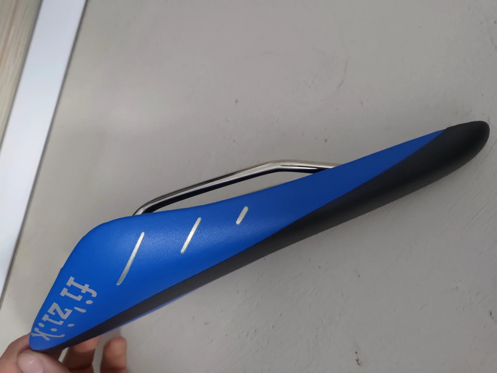 1. Șa fizik arione r3 carbon