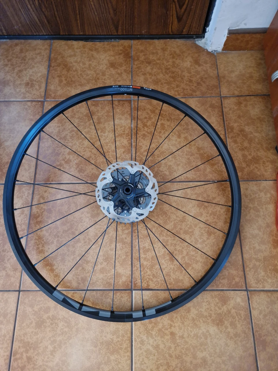 2. Set roți Shimano WH-MT500 29"