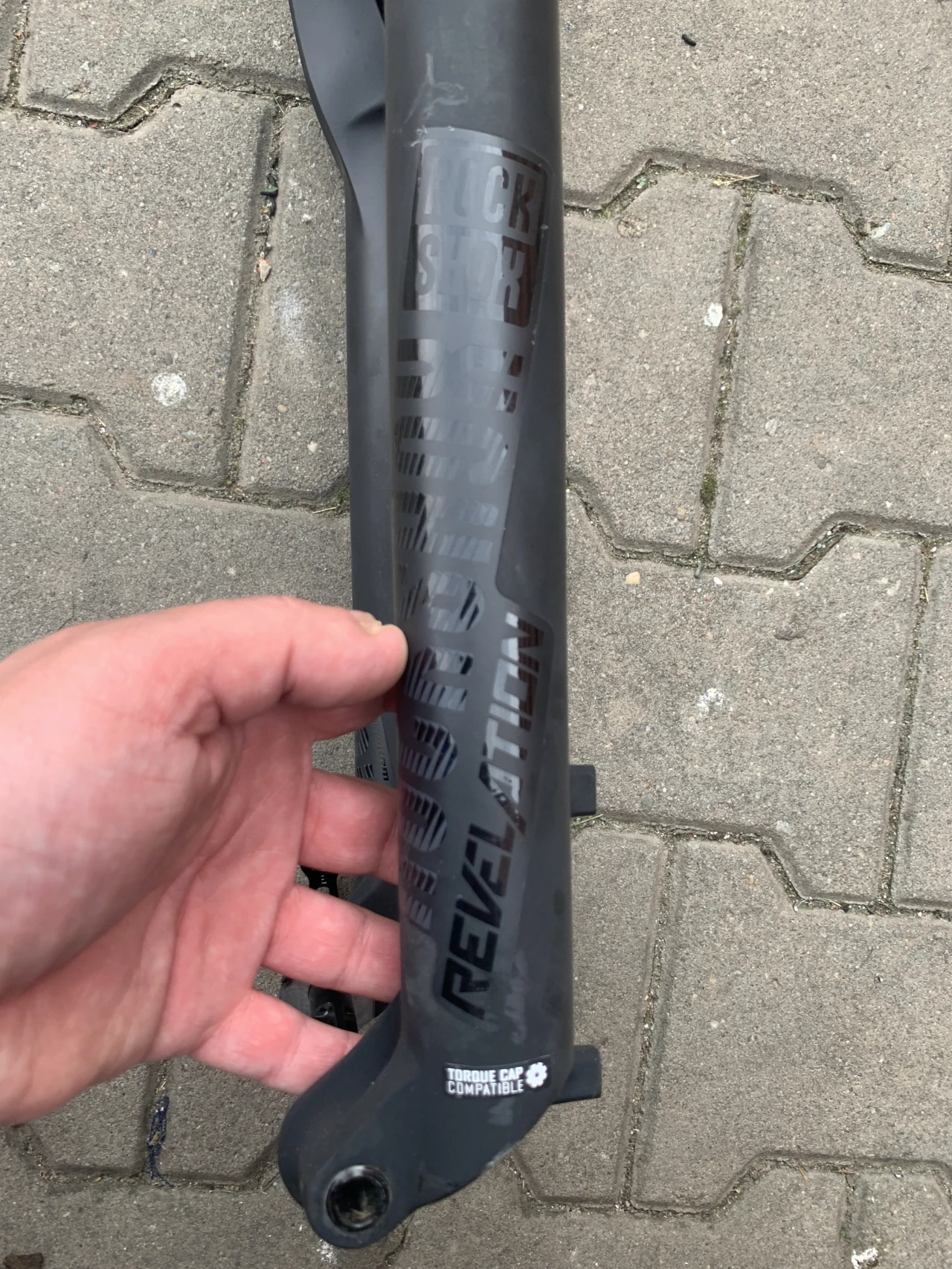 1. Furca RockShox Revelation RC DebonAir 29"