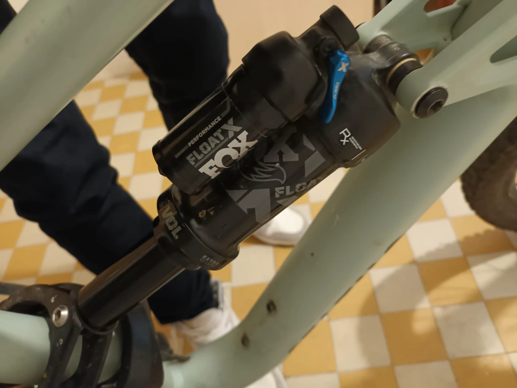 1. FOX FLOAT X Performance 160 mm travel