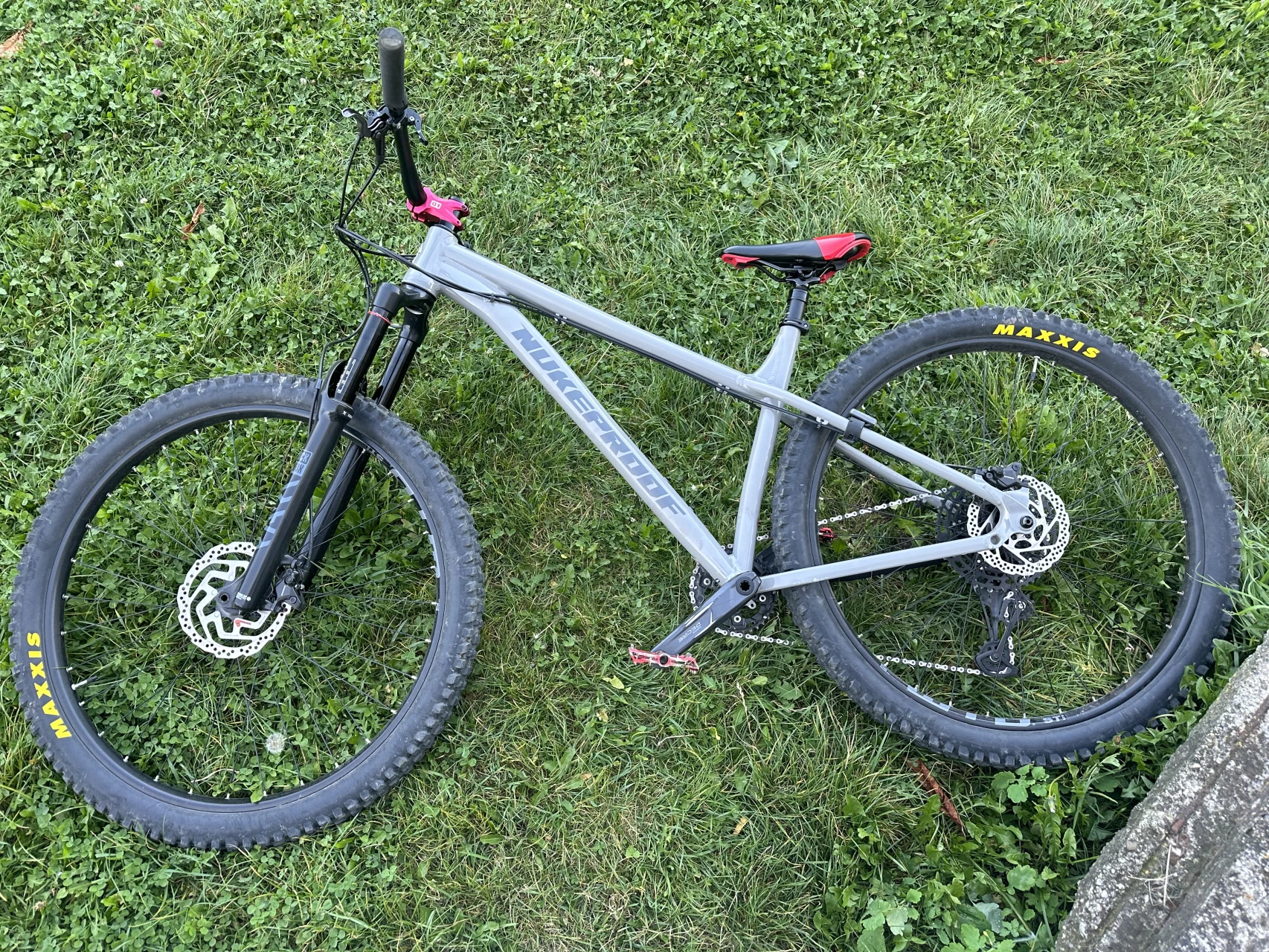 1. Nukeproof scout 290 (IN GARANTIE)