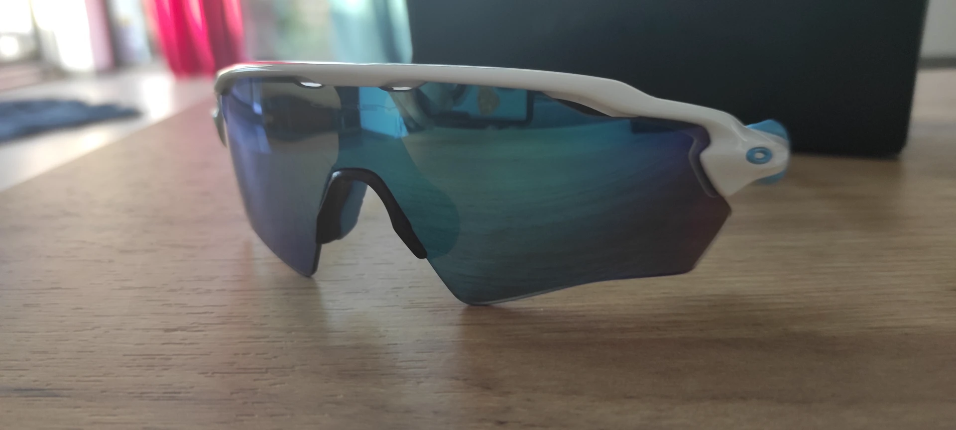 4. Vand Oakley Radar EV XS PATH