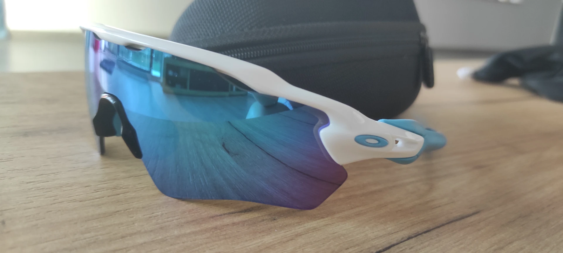 1. Vand Oakley Radar EV XS PATH