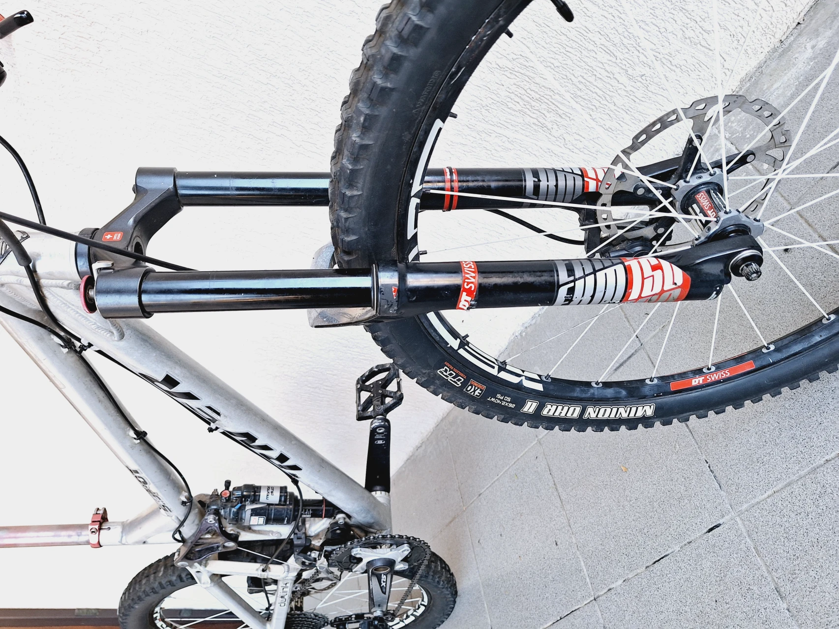 1. Bicicleta MTB full suspension Turner 5SPOT