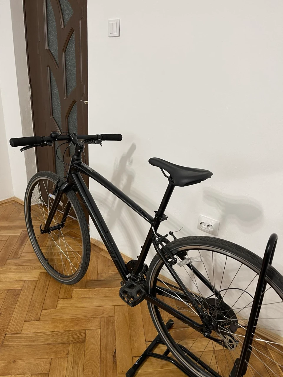 1. Bicicleta Cursiera Specialized Sirrus 1.0 - an 2021