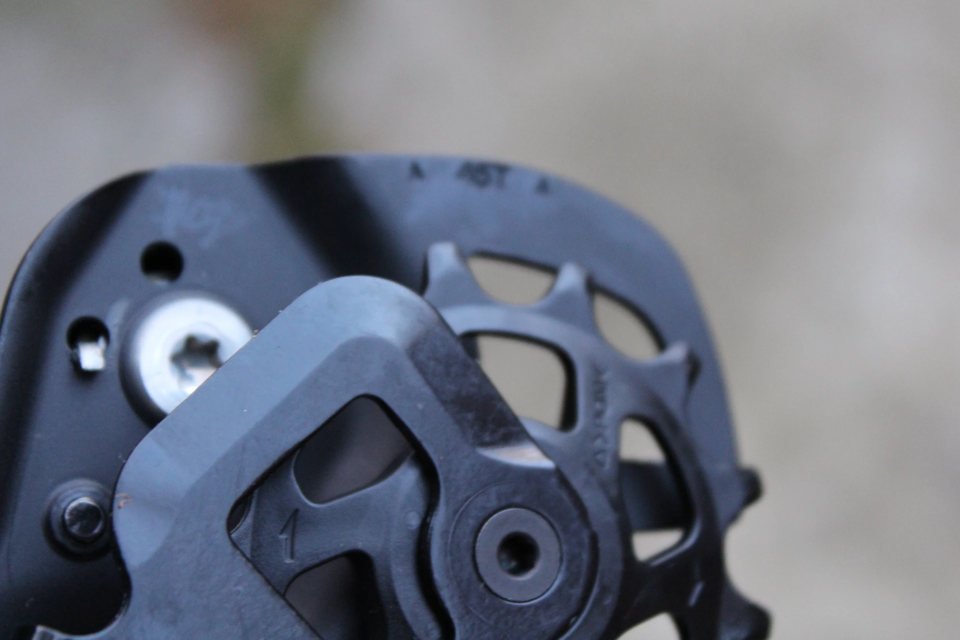 6. Shimano Deore XT RD-M8120 SGS - Shadow RD+ 12vit. schimbator spate