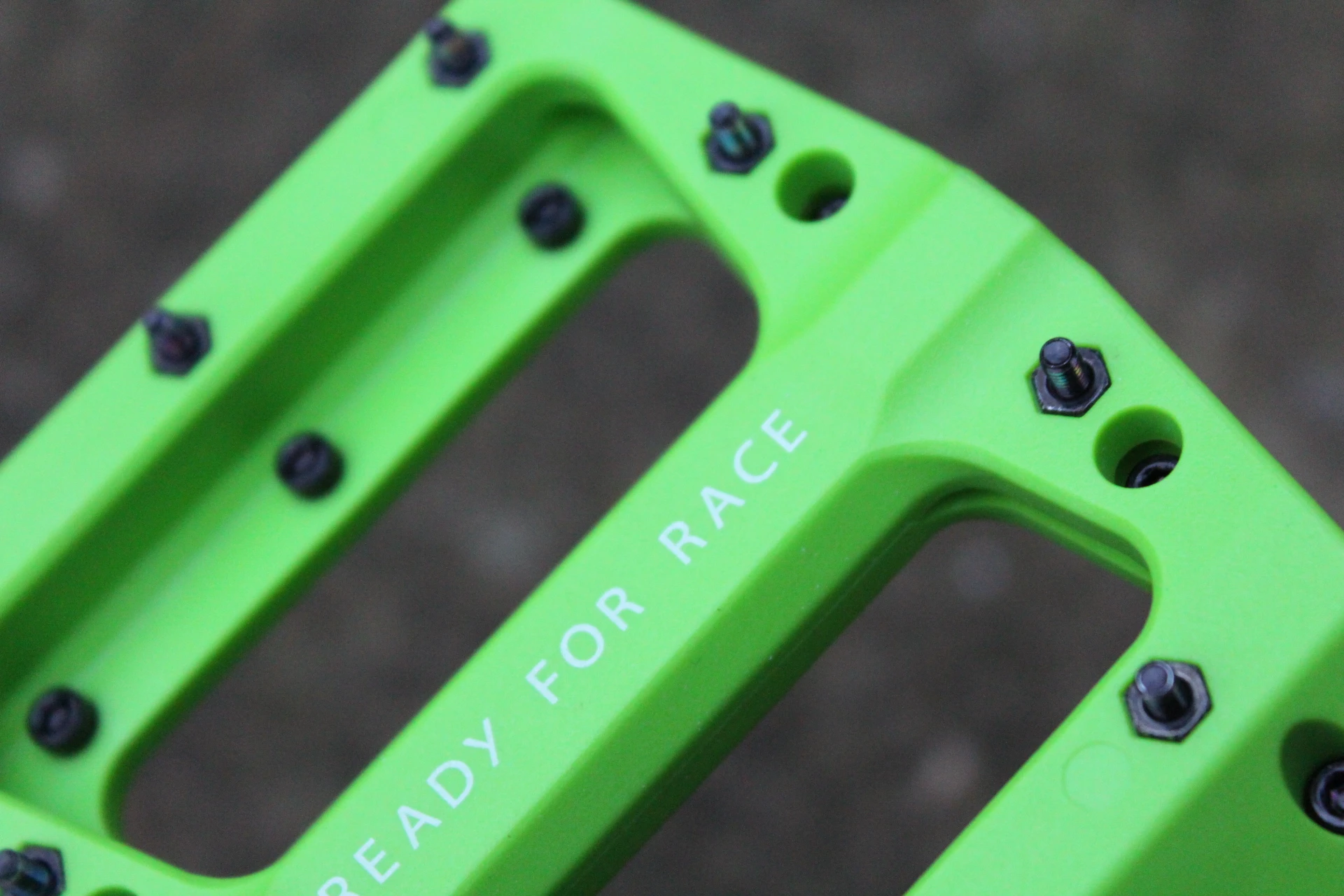 7. RFR Ready for Race - Nylon Flat Pedale - Verde
