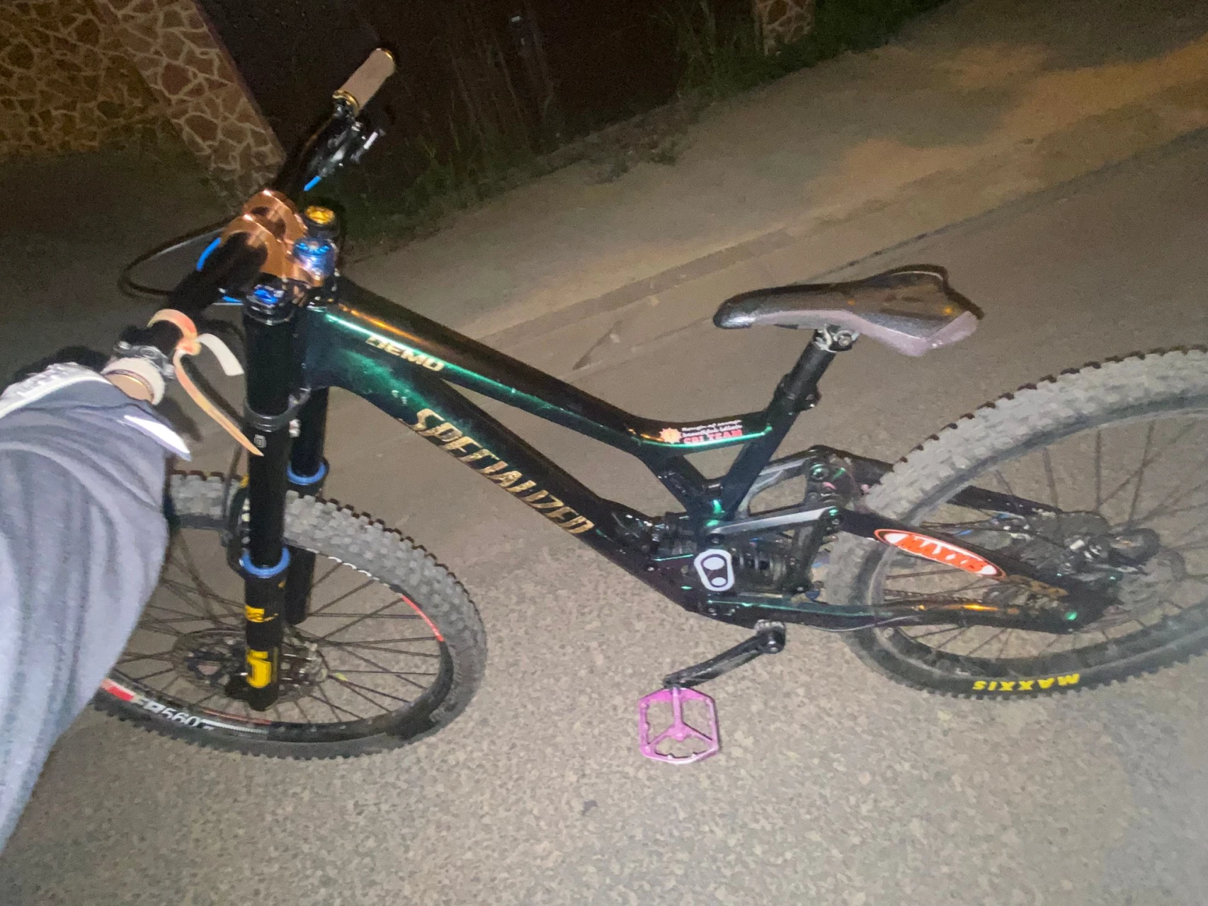1. Specialized demo race OHLINS INDUSTRY NINE