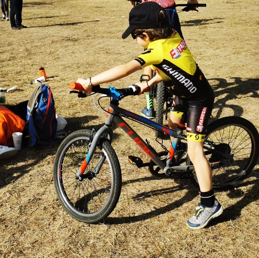 1. Bicicleta copii 20" -CUBE KID 200 KIDS RACE SERIES