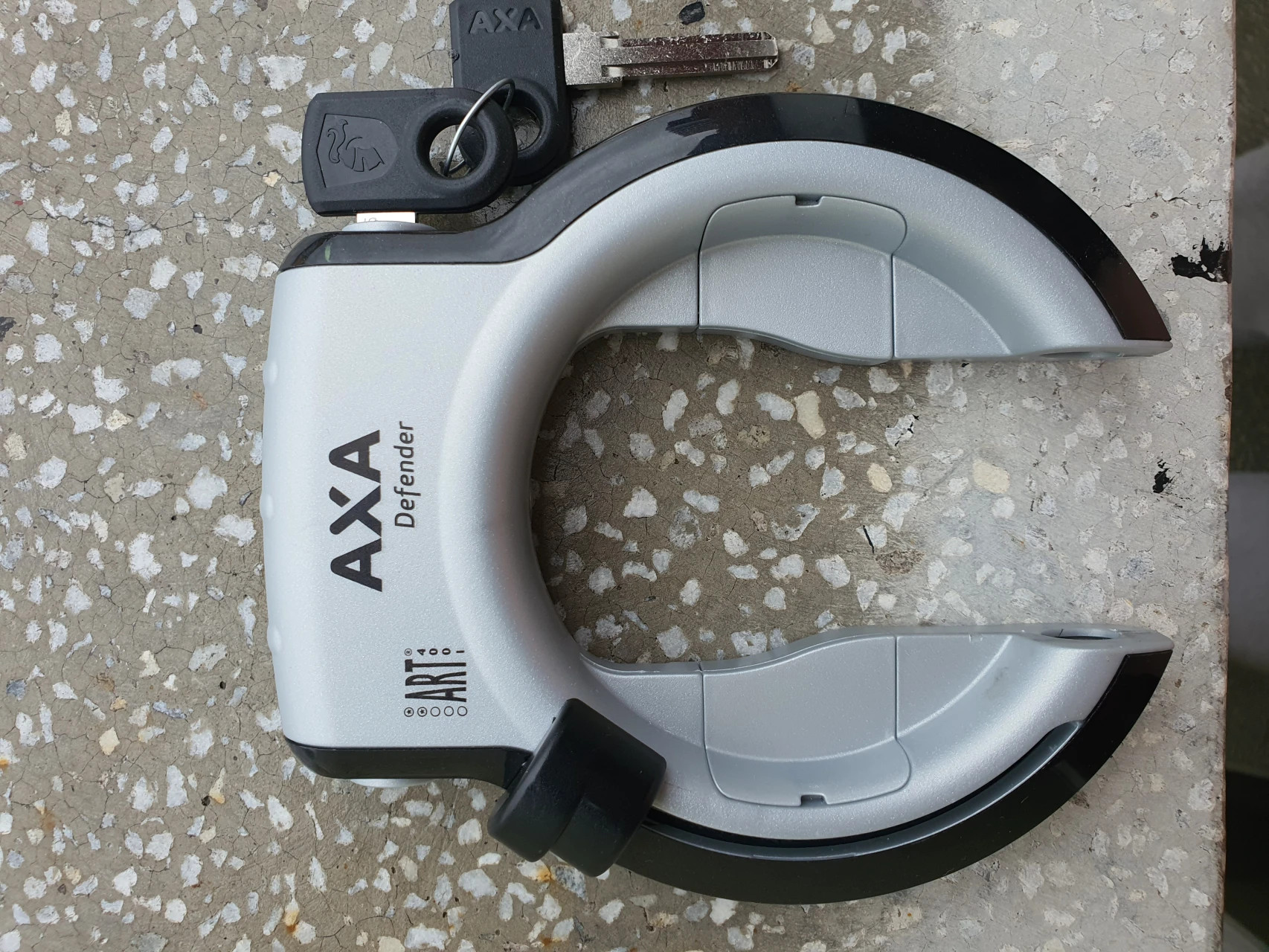 3. Atifurt cadru bicicleta AXA Defender