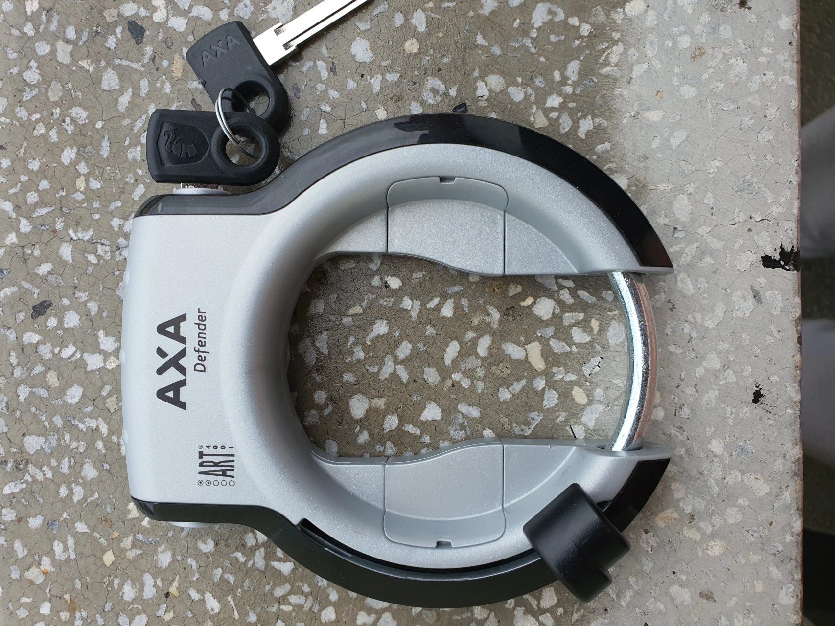 1. Atifurt cadru bicicleta AXA Defender