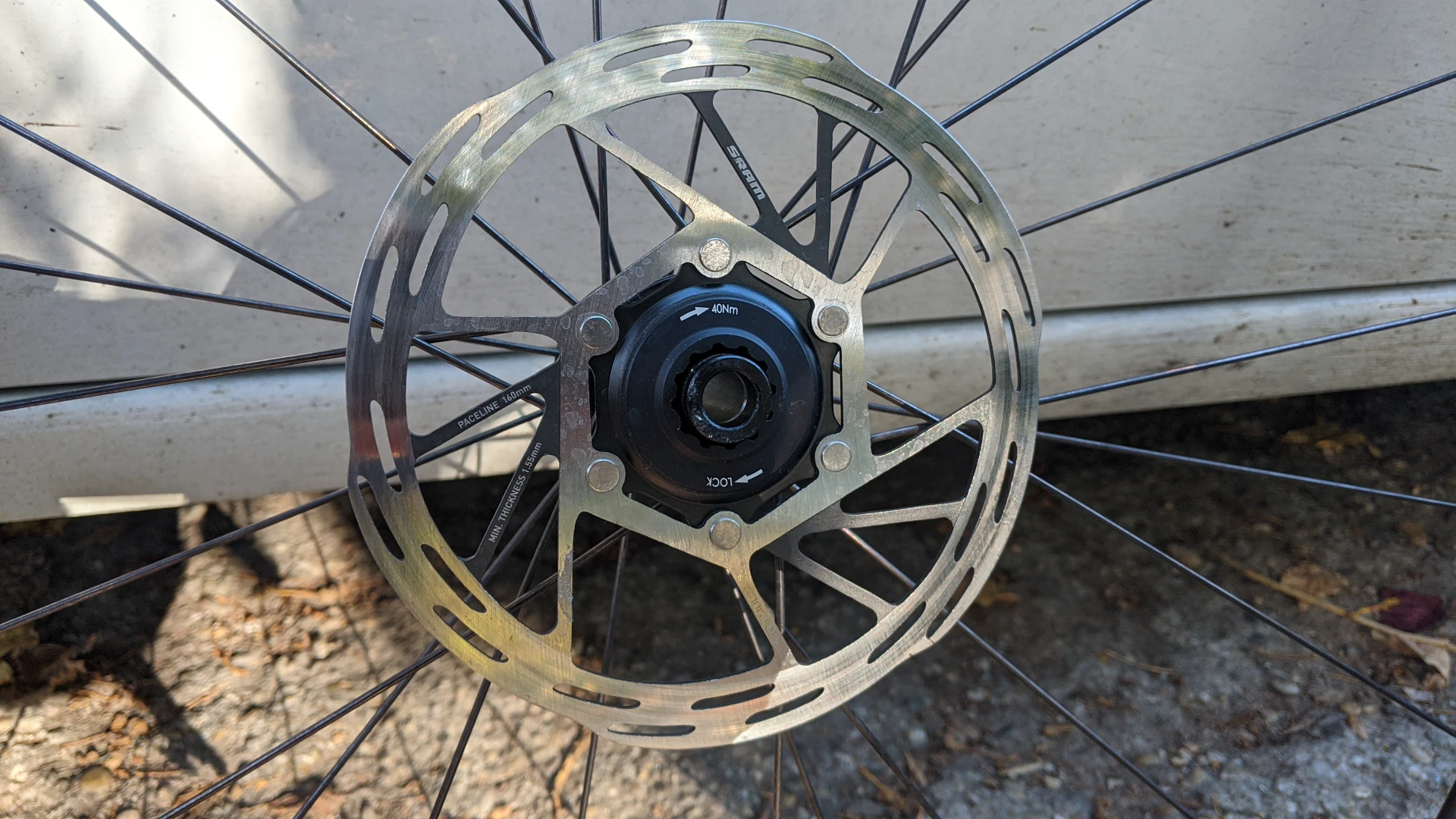 1. Set roti DT Swiss R470 DB Disc noi