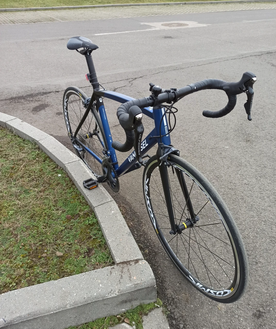 3. Van Rysel Ultegra AF