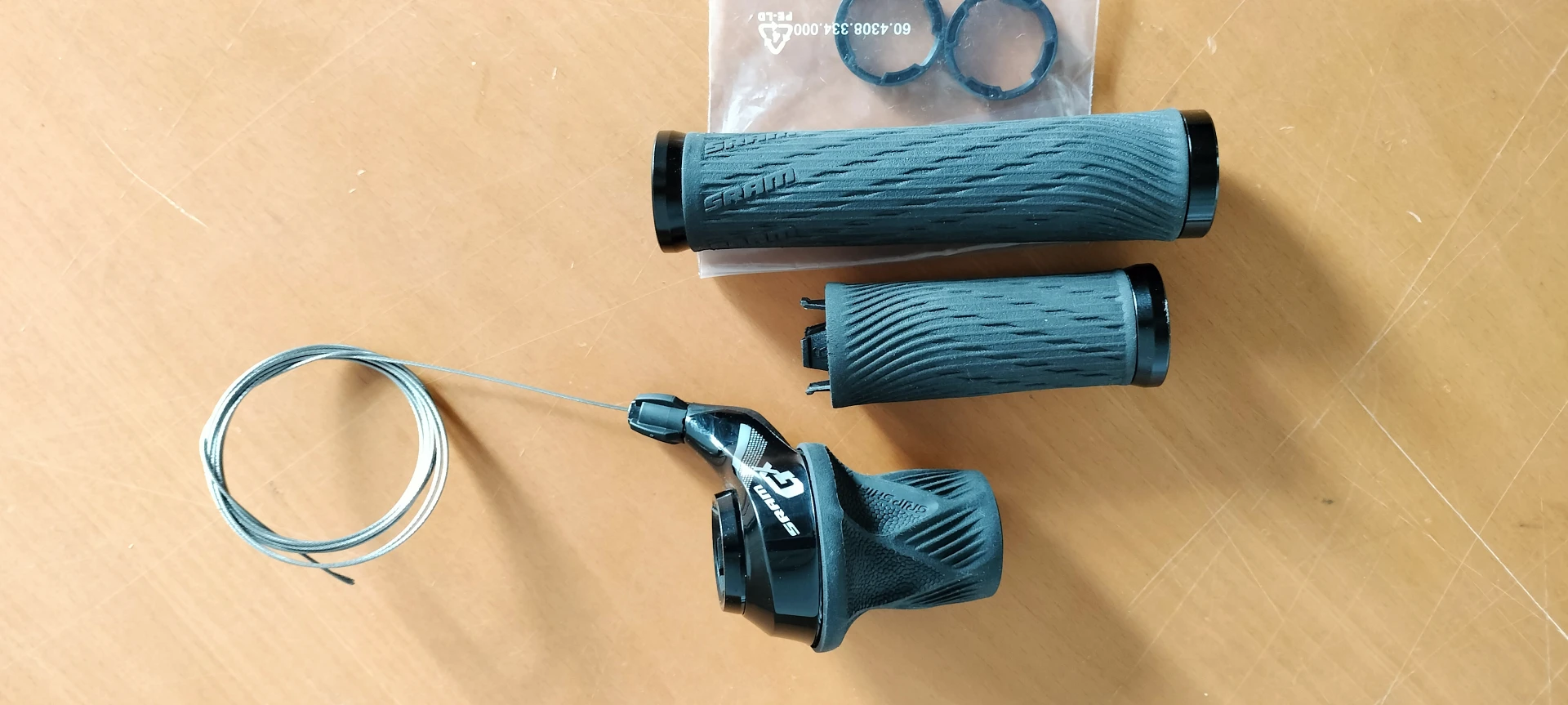 3. SRAM GX GRIP SHIFT 11SPD REAR BLK