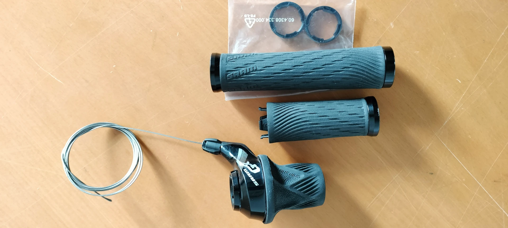 2. SRAM GX GRIP SHIFT 11SPD REAR BLK