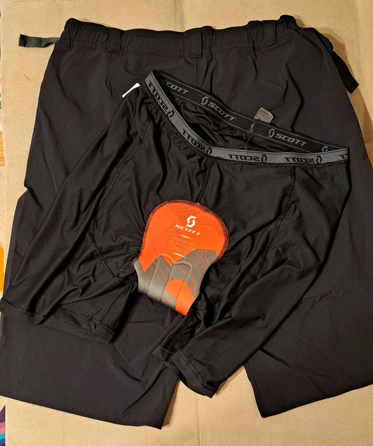 1. Pantaloni Scott Trail Flow XL cu bazon