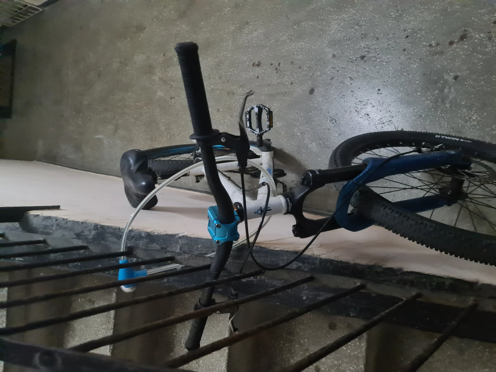 1. Dirt jumper