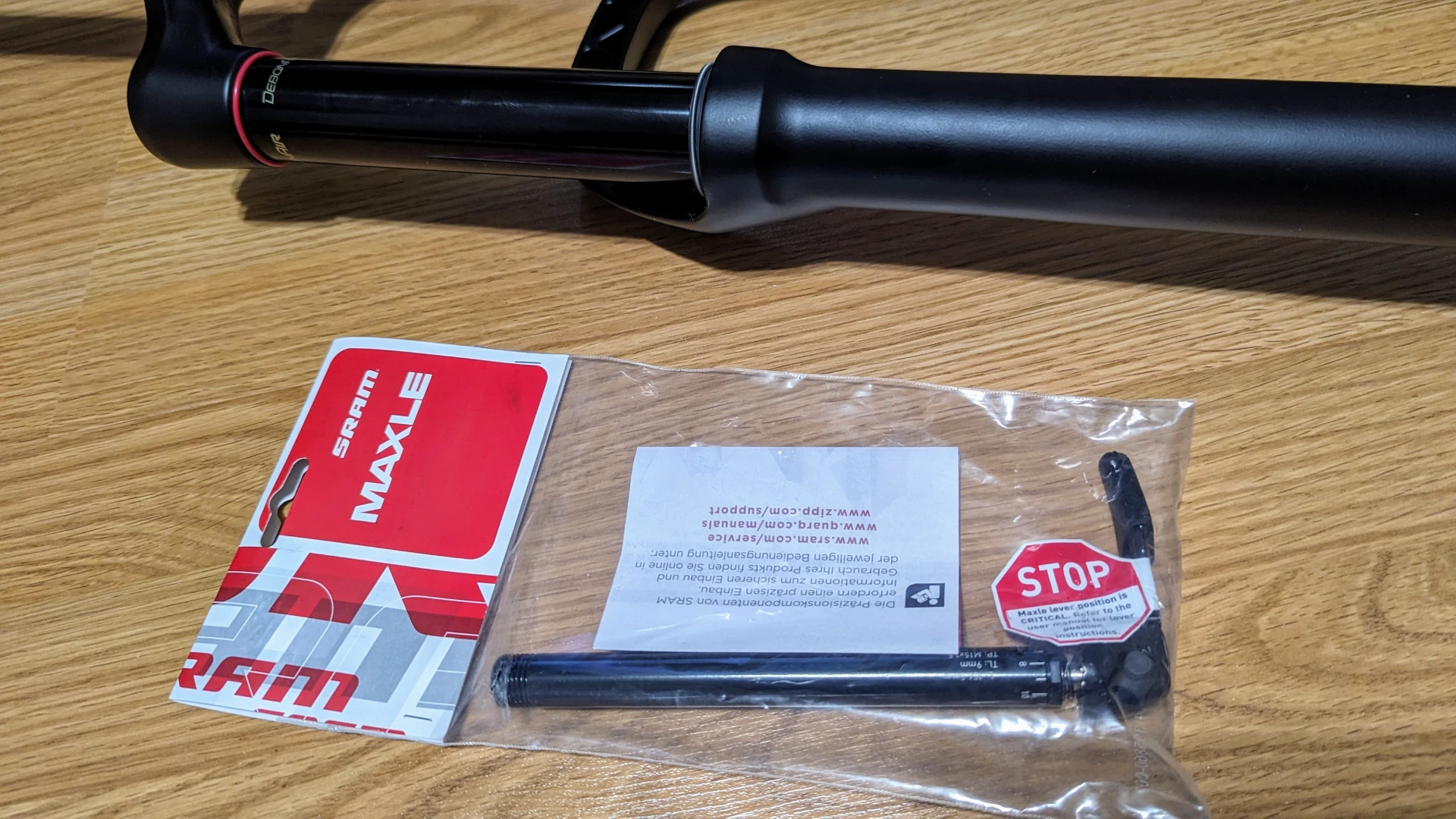 1. Rockshox Yari 160mm 29" Debonair
