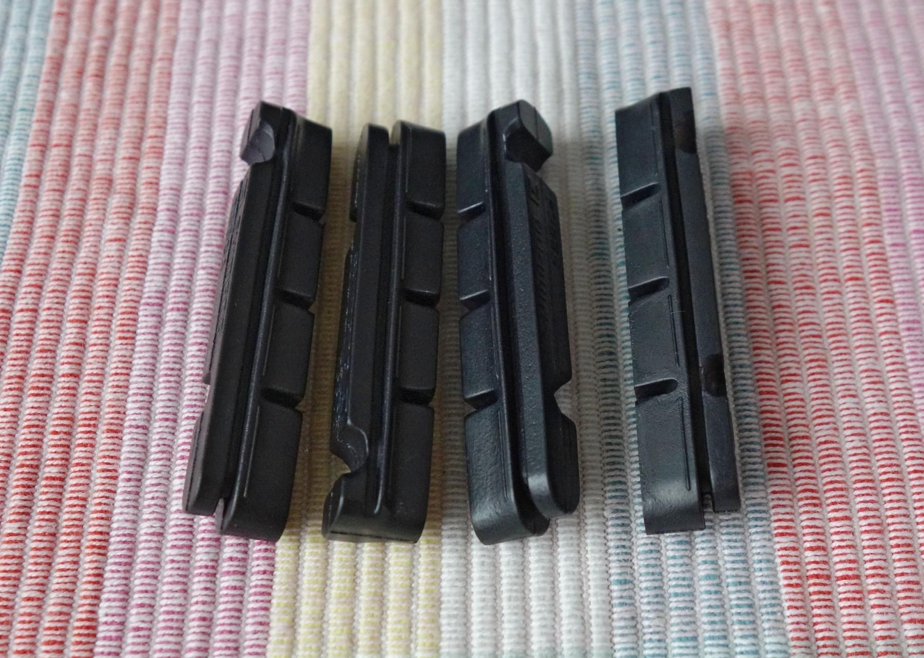 5. Vand doua perechi rezerve saboti frana Shimano R55C4 apoape noi