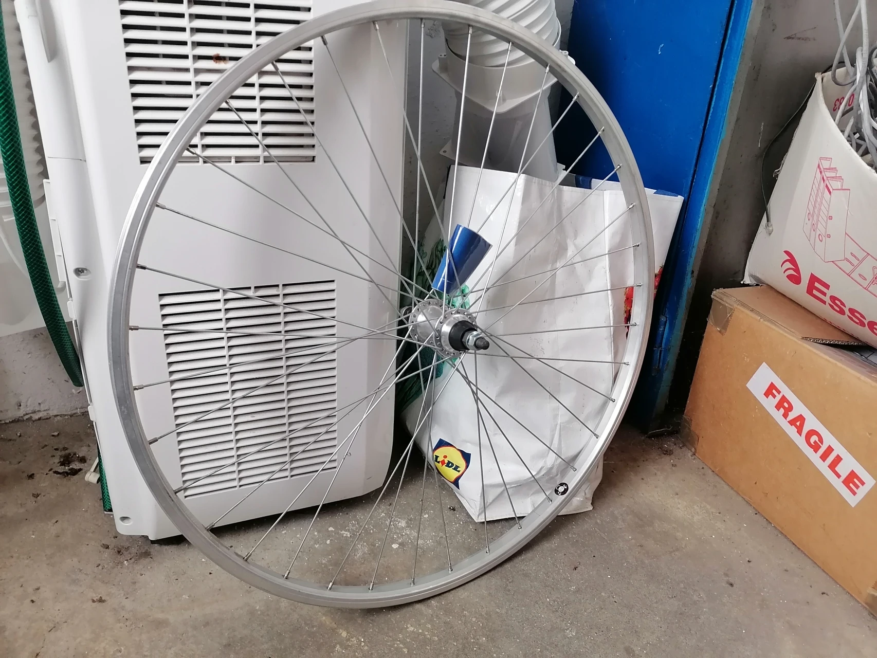 1. Roata spate Raleigh 28inch