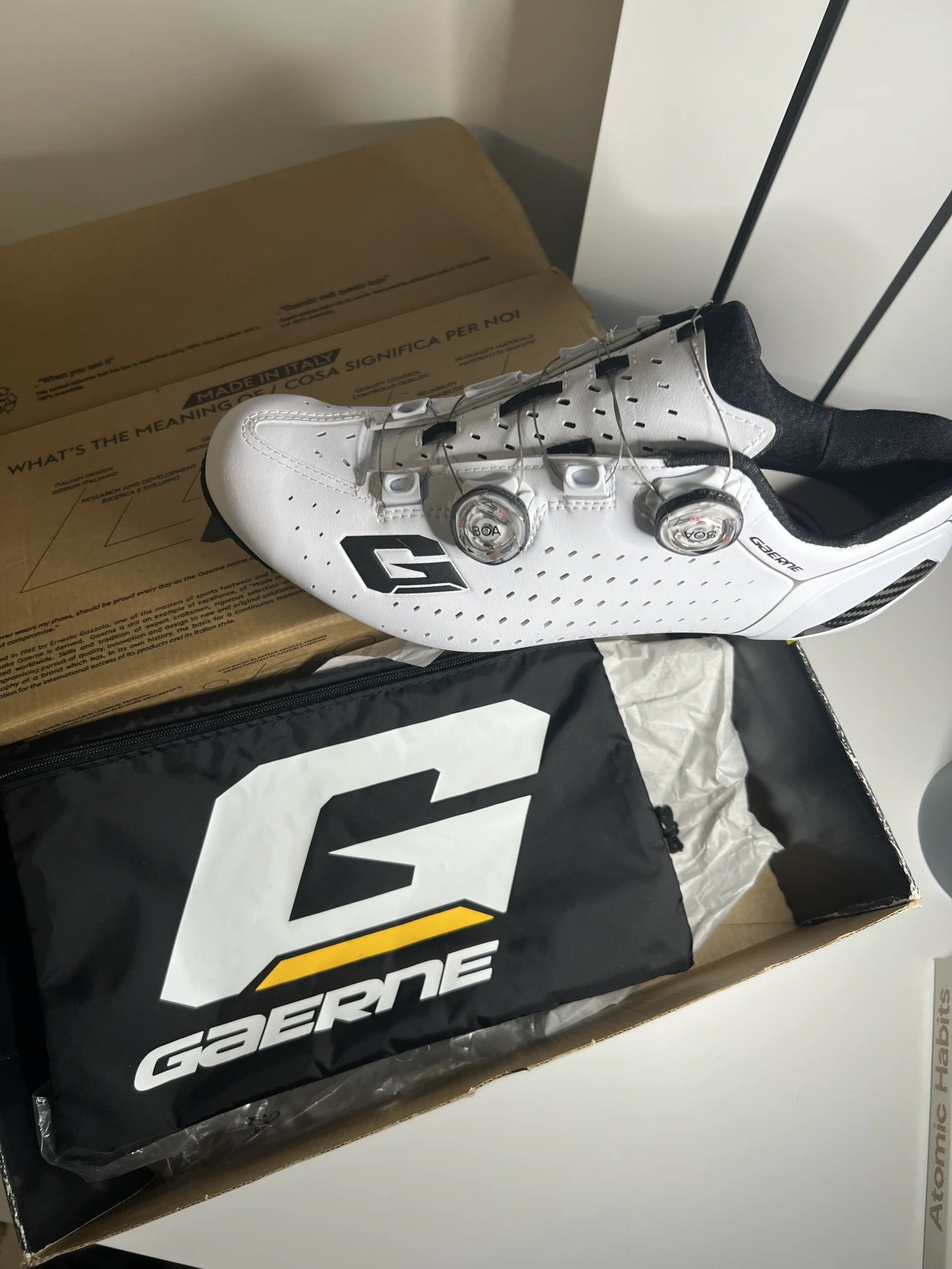 1. Adidasi Gaerne Carbon G.Stilo Road alb