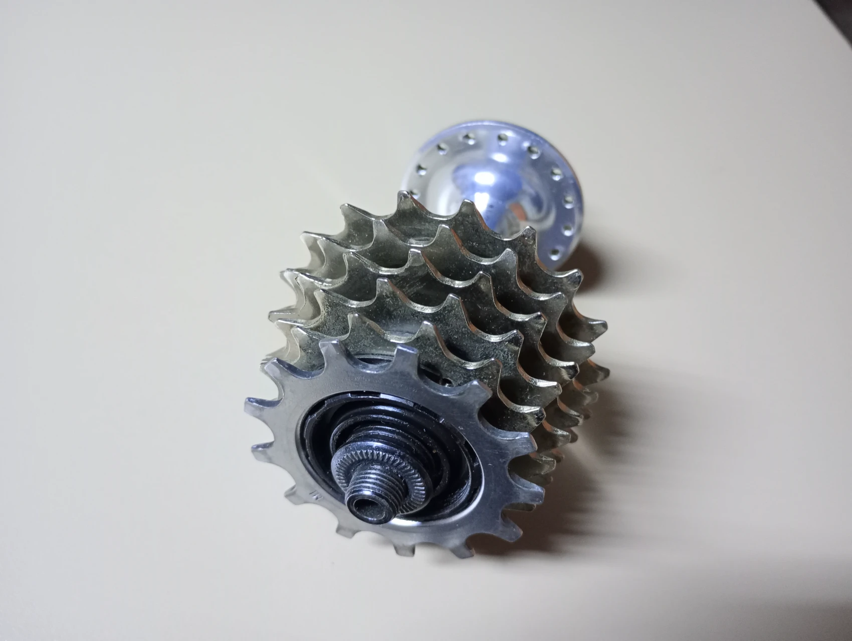 1. Shimano 600 AX uniglide ........ reținut