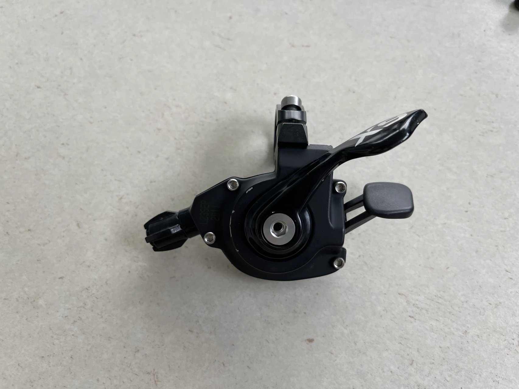 1. Maneta schimbator Sram X9 pentru 10 viteze