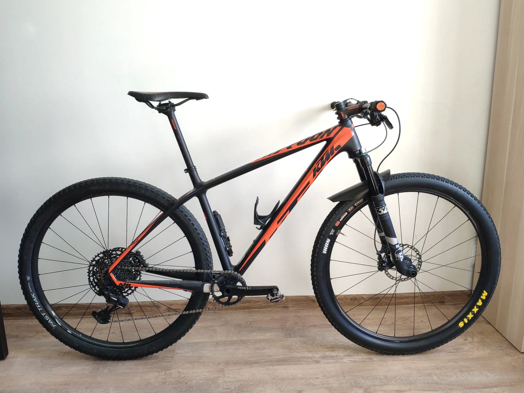 1. KTM Myroon Master 29, carbon, 1x12, Fox SC, marimea M