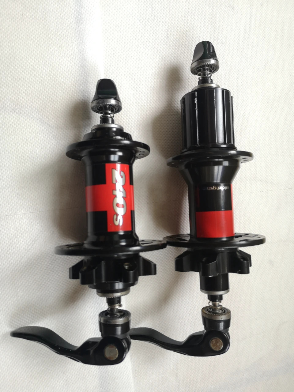 1. Butuci dt swiss 240s ratchet system