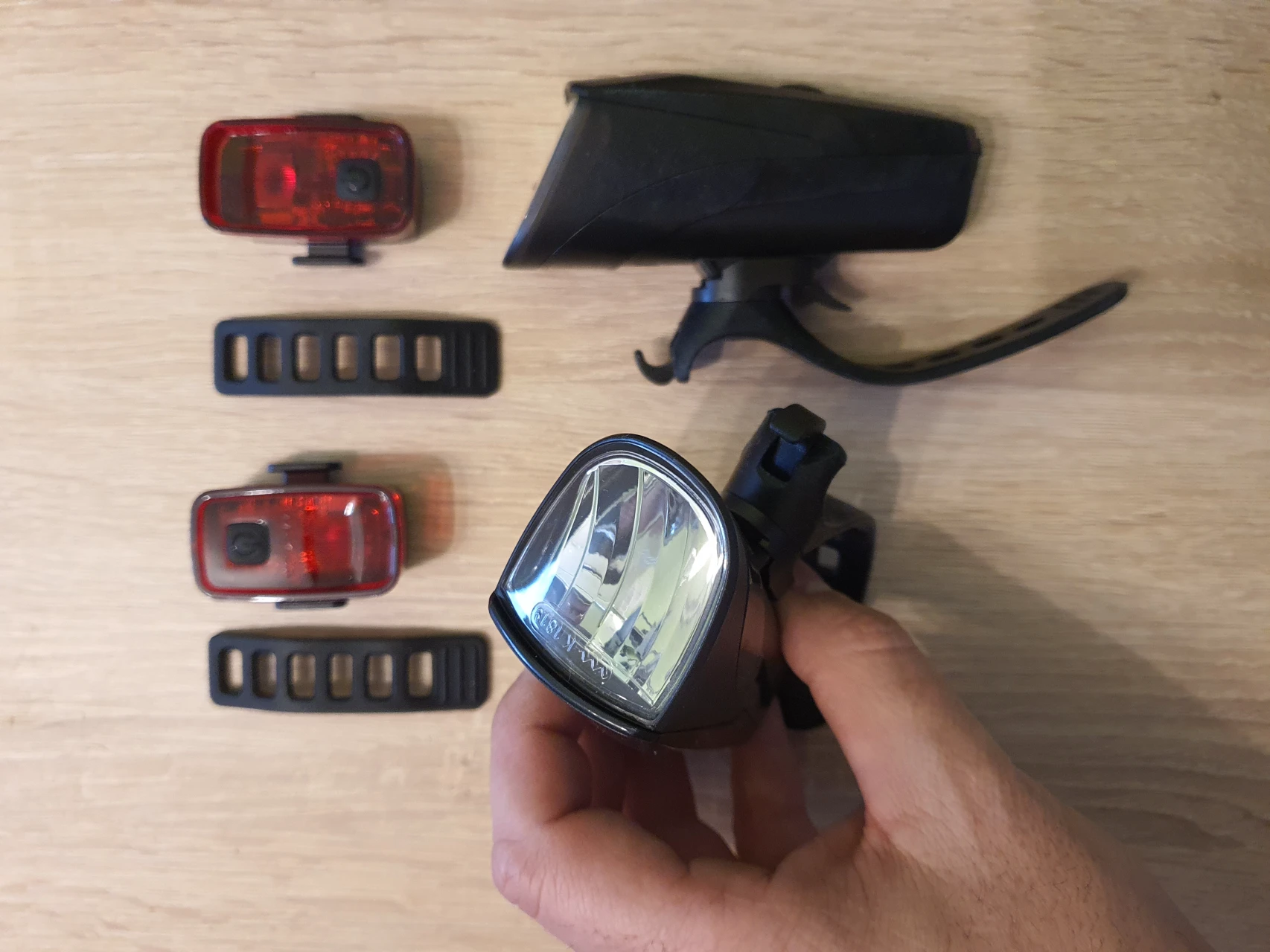 4. Far si stop cu acumulator