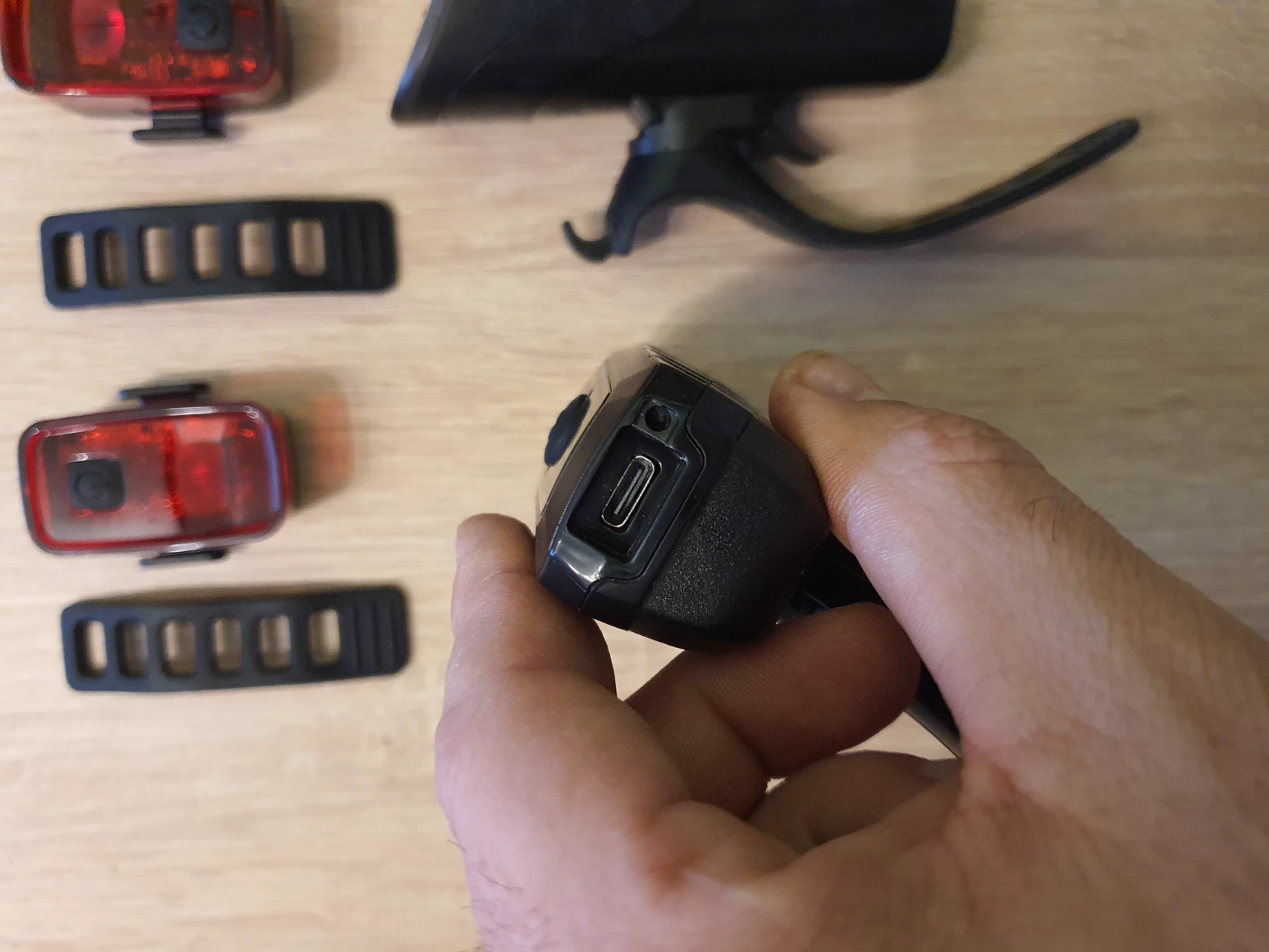 1. Far si stop cu acumulator