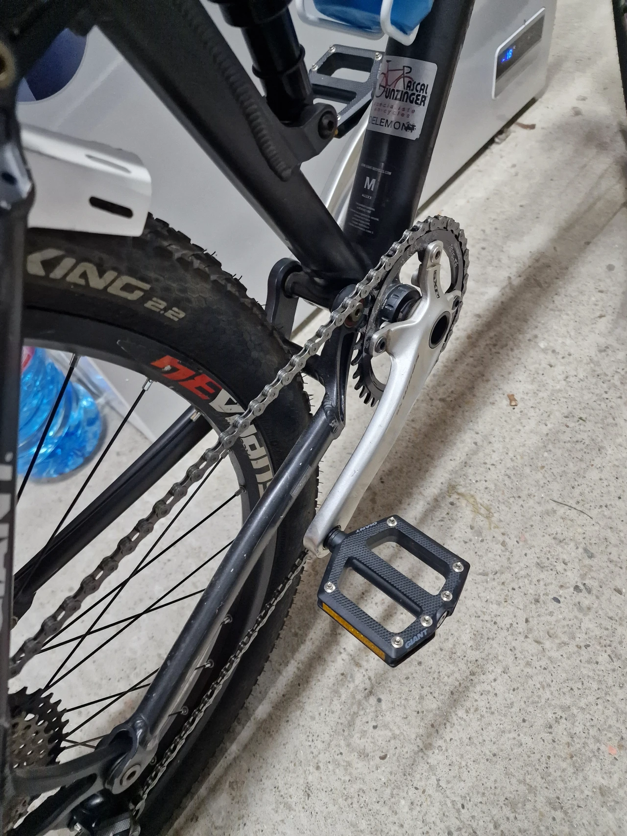 1. Vand MTB full suspension Giant NRS3 Custom, ca nou, impecabil!