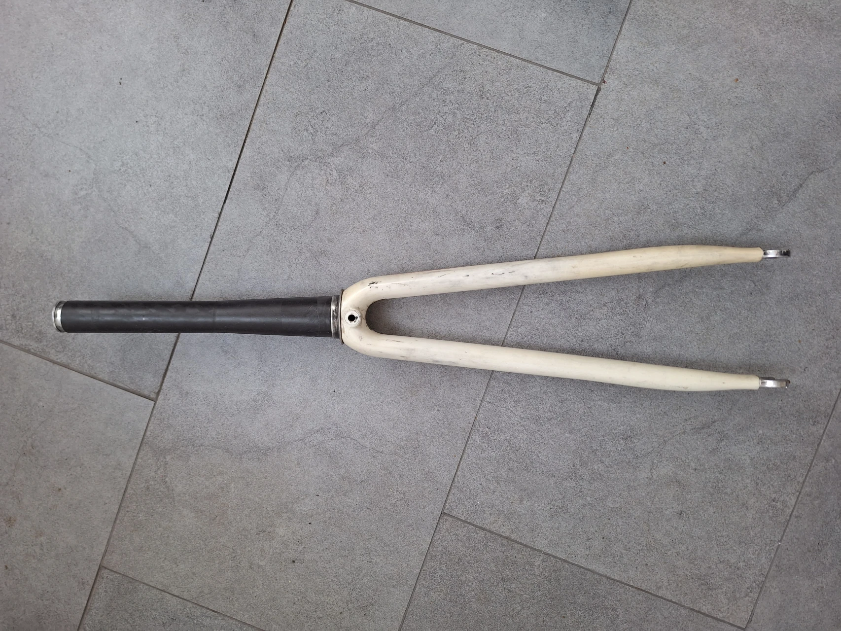 8. Furca carbon