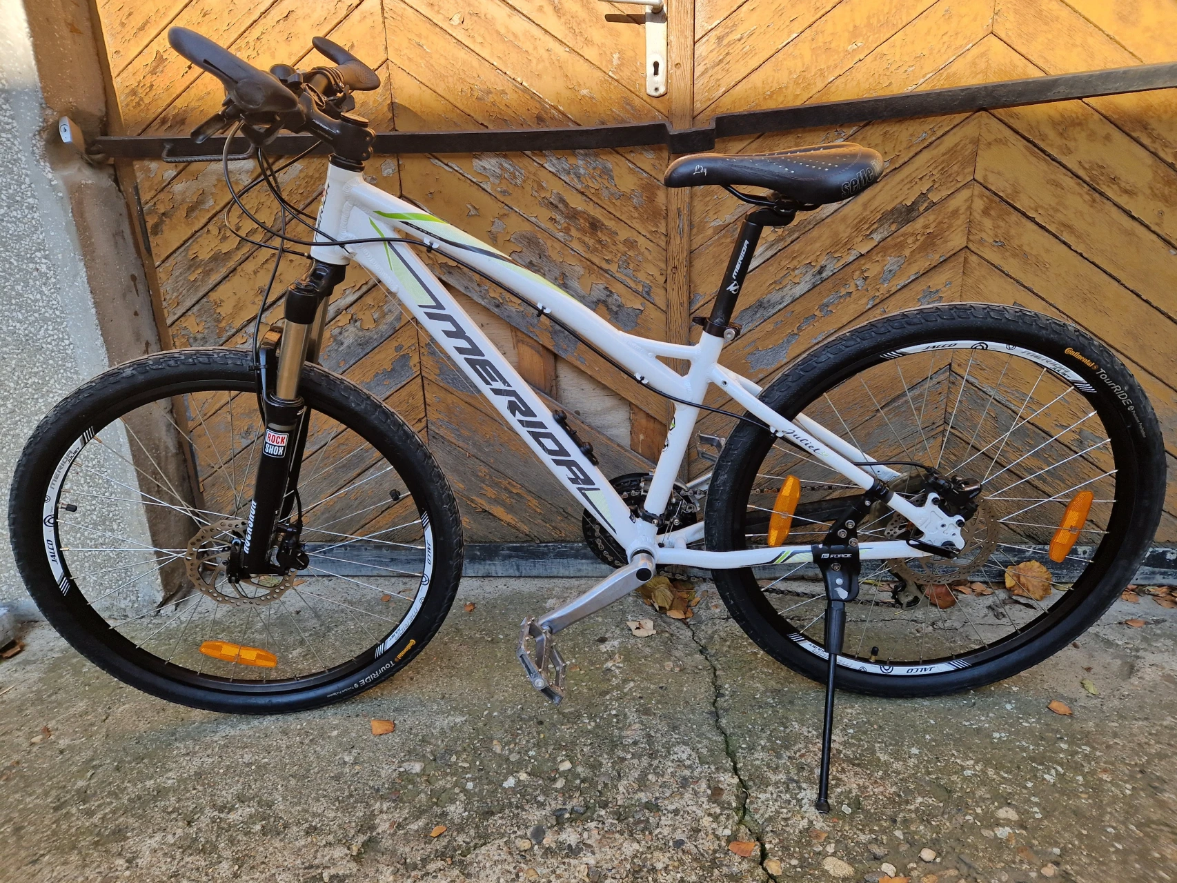 1. Bicicleta Merida Juliet cu furca pe aer Rockshox