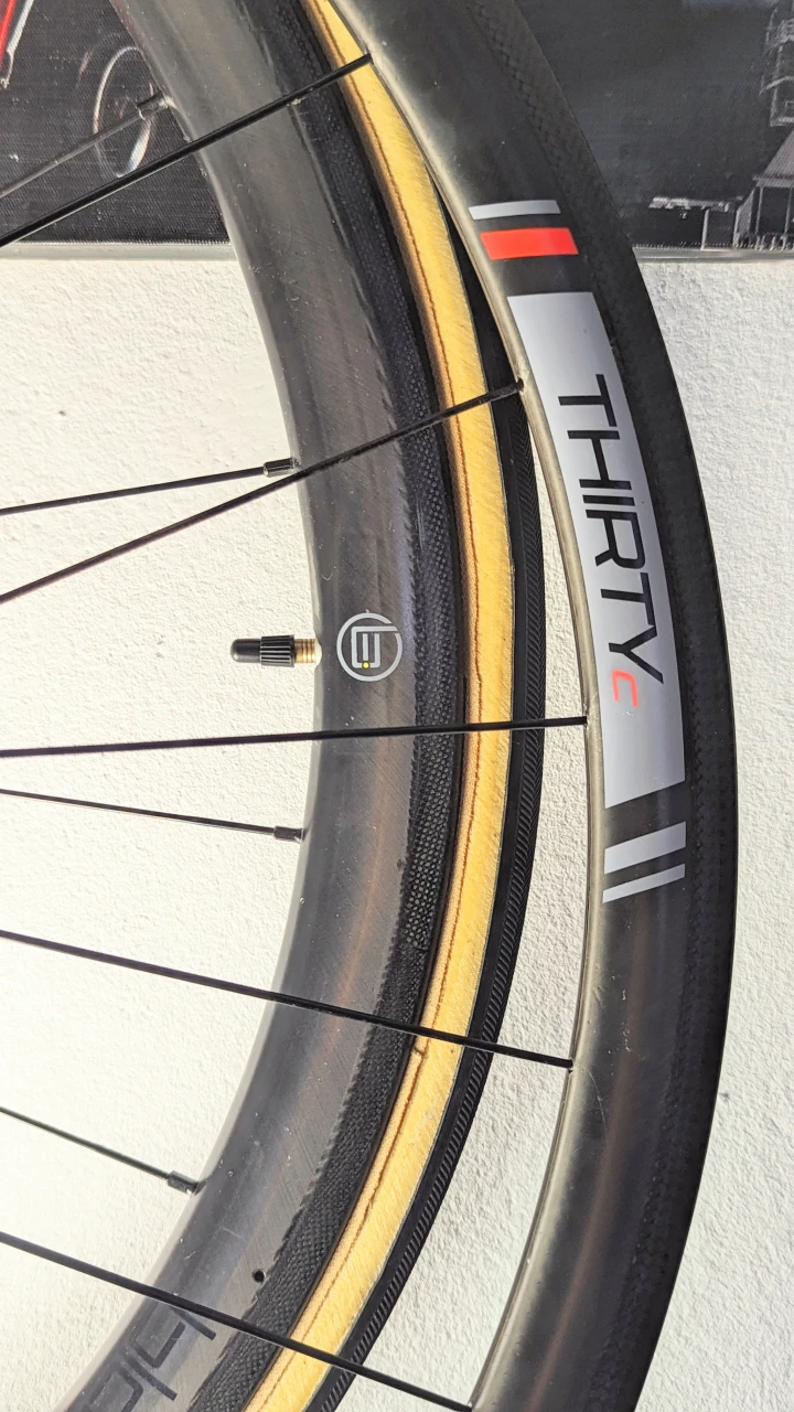 8. Roti cursiera Black Inc carbon