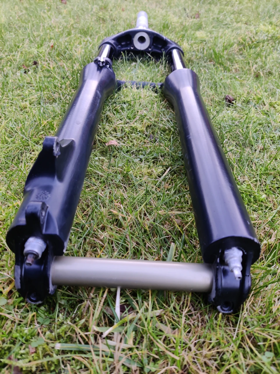 1. Furca Marzocchi AM-1 150mm bolt on