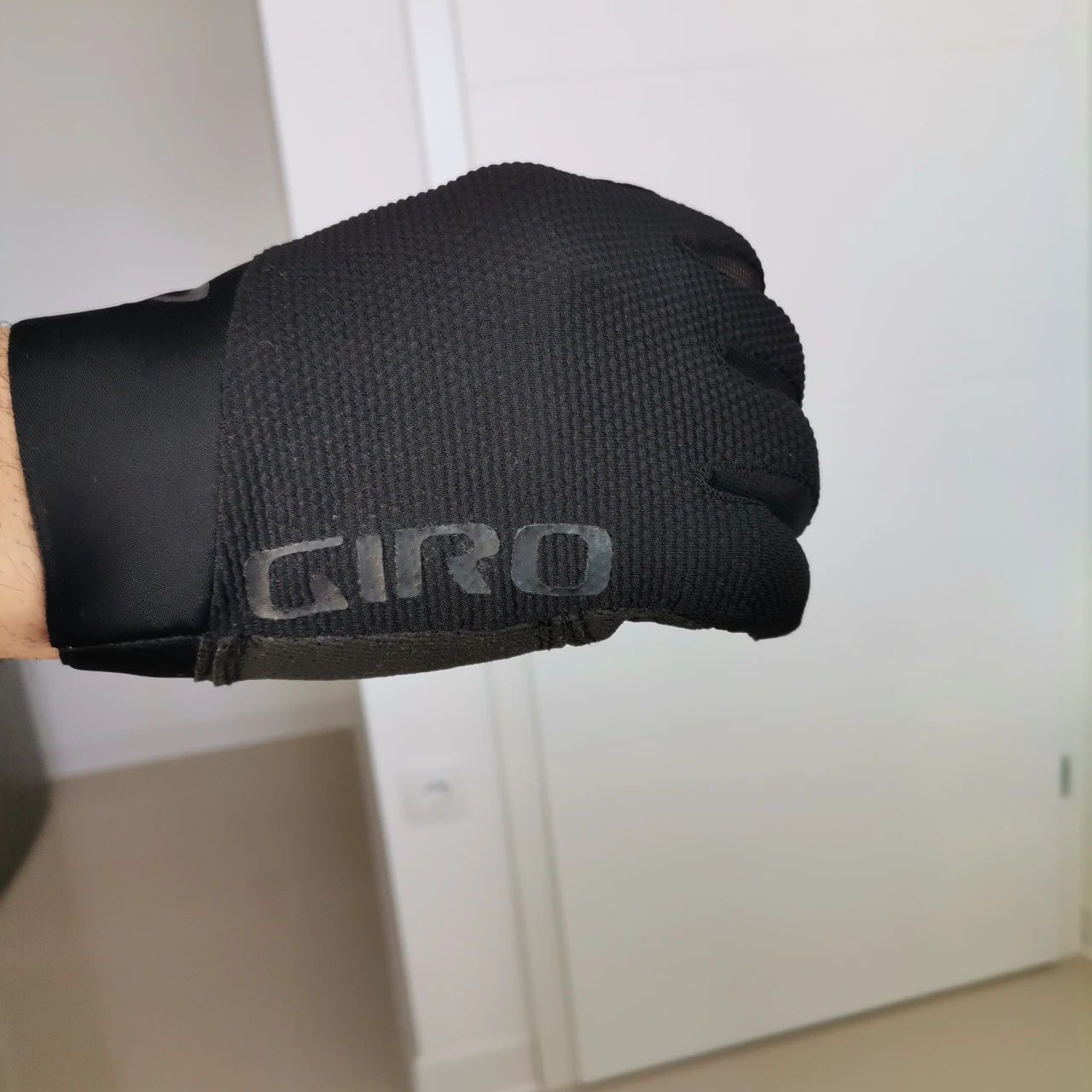 1. Mănuși Giro noi cu degete lungi