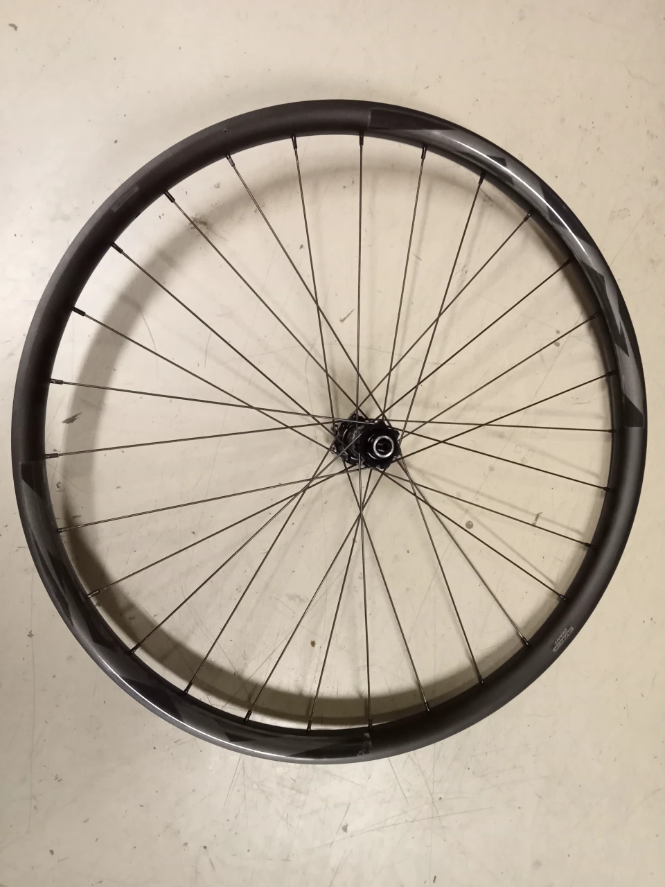 1. Roata fata Giant AM 27.5" 650b