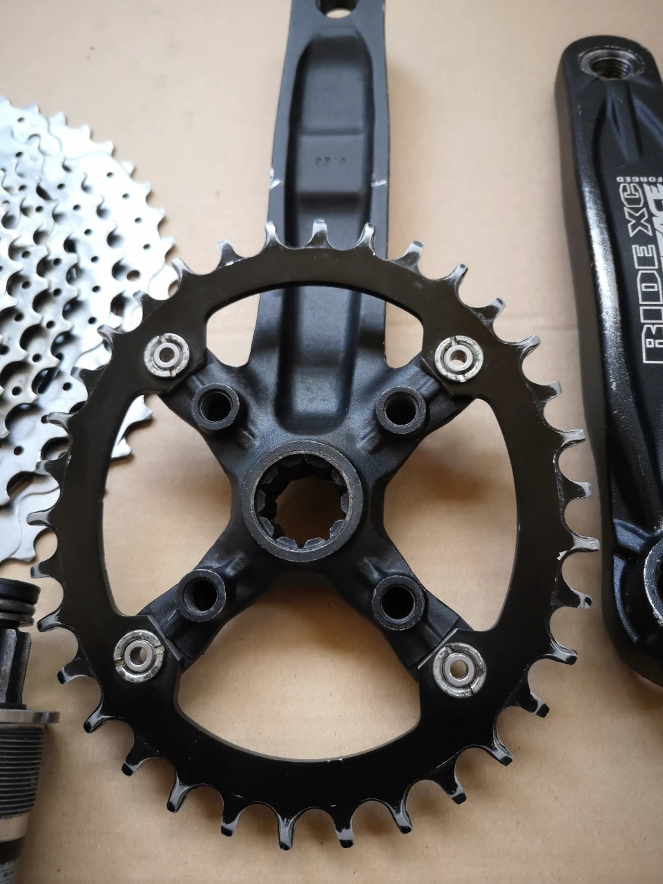 7. Grupset transmisie 12 vit shimano race face
