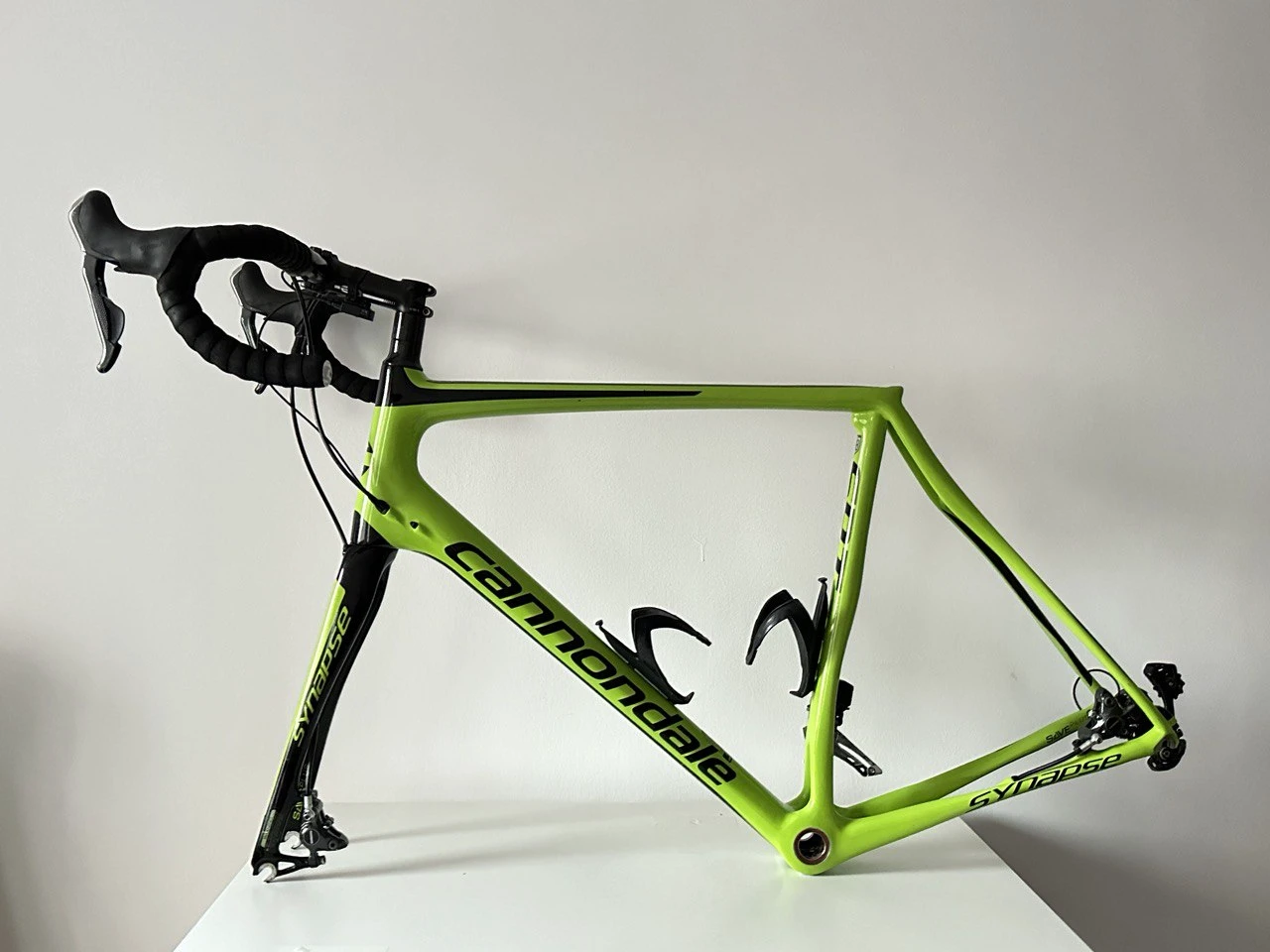 1. Cannondale Synapse Carbon Disc + Ultregra Di2 groupset