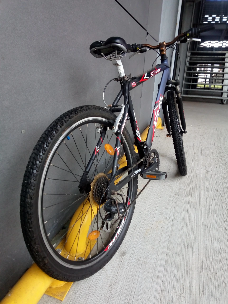 1. MTB DHS Silver cadru aluminiu