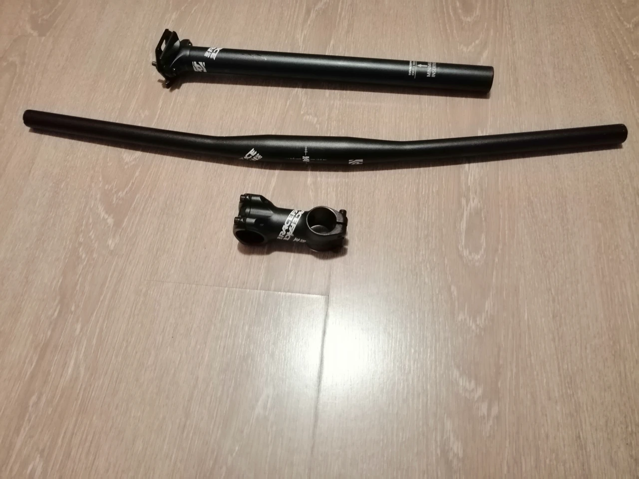 1. Pipa RaceFace Ride, 70mm, 31.8mm, stack 40mm, rise +/- 6°