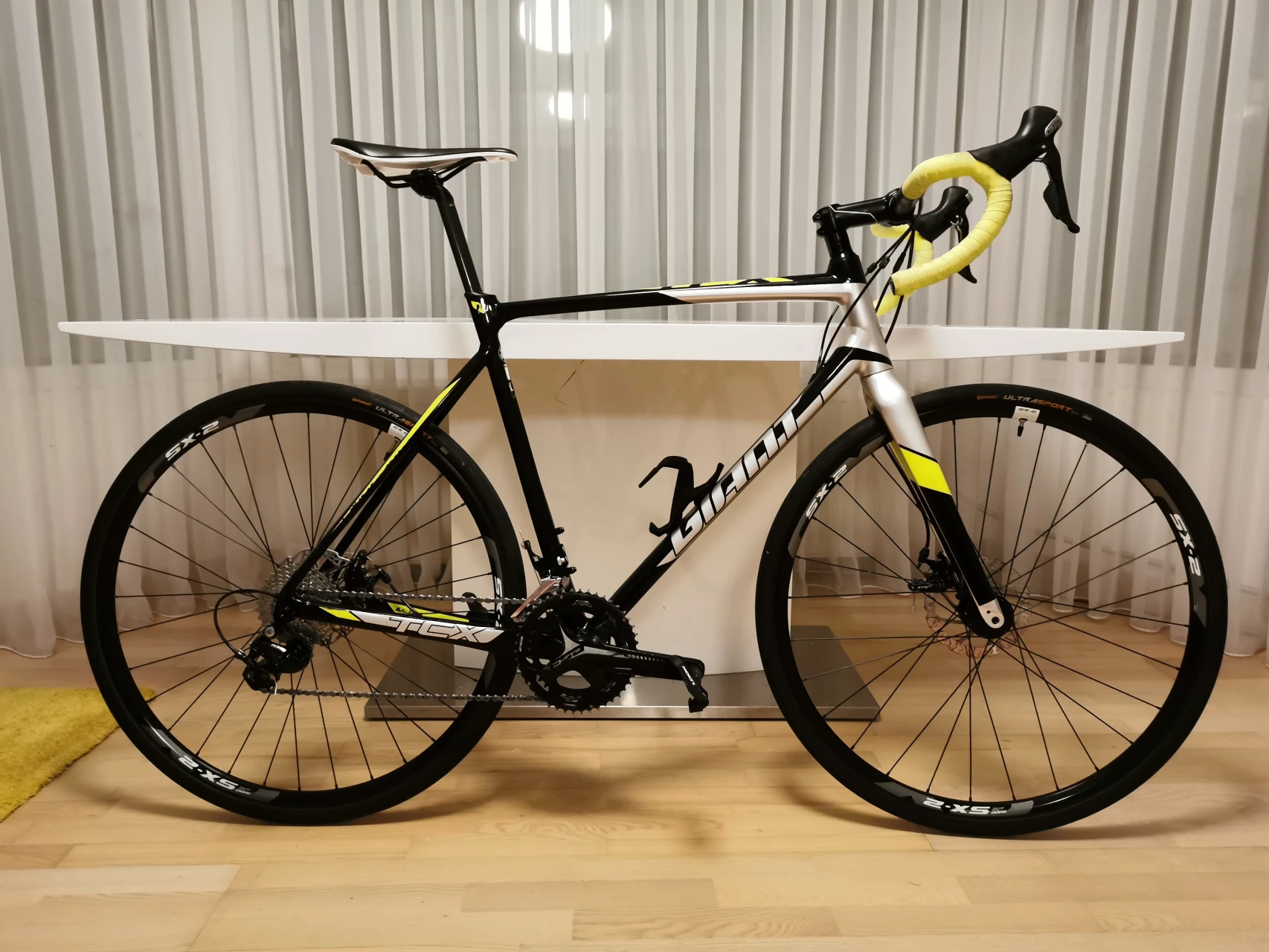 10. Bicicleta Giant ciclocross, gravel, semi cursiera