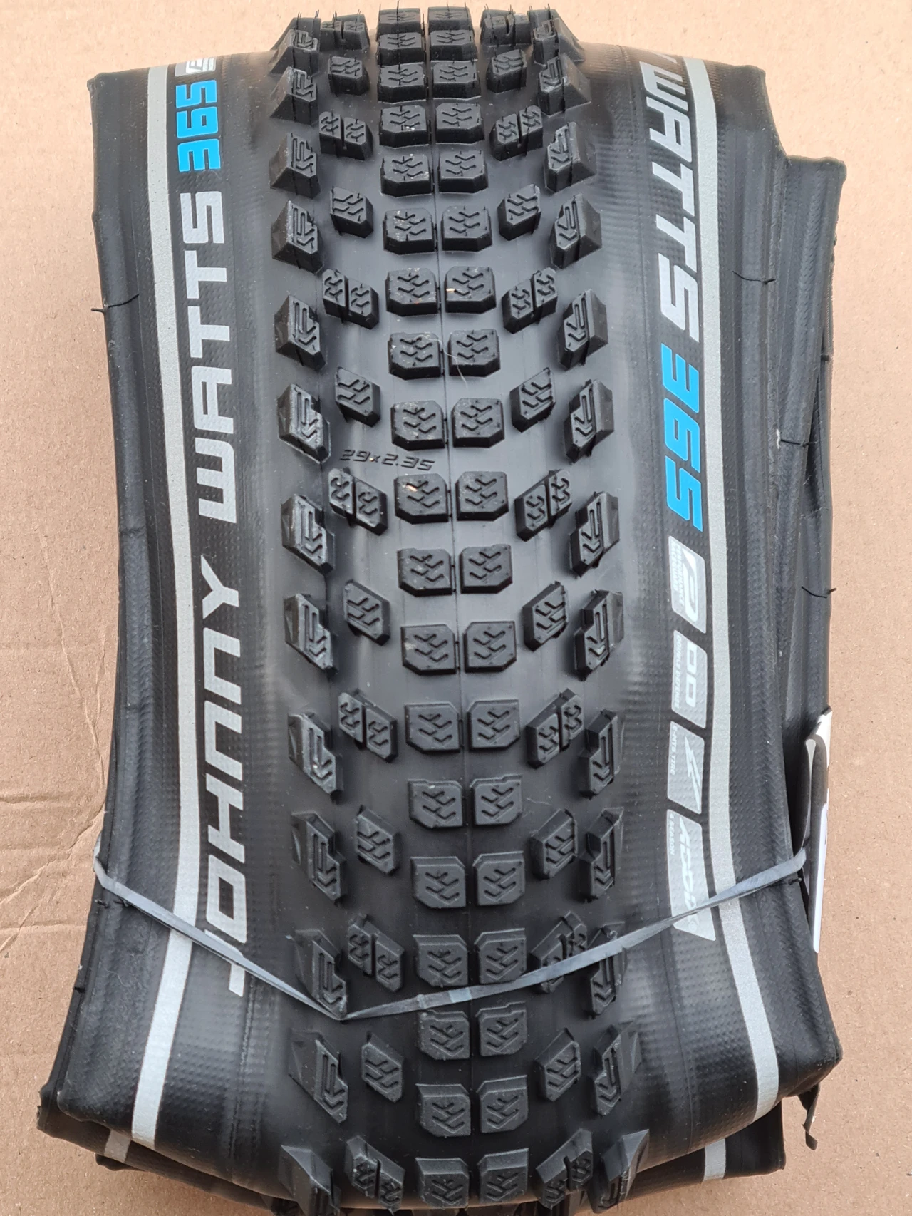 2. Schwalbe Johnny Wats 365, Addix 4 Seasons - 29x2.35.