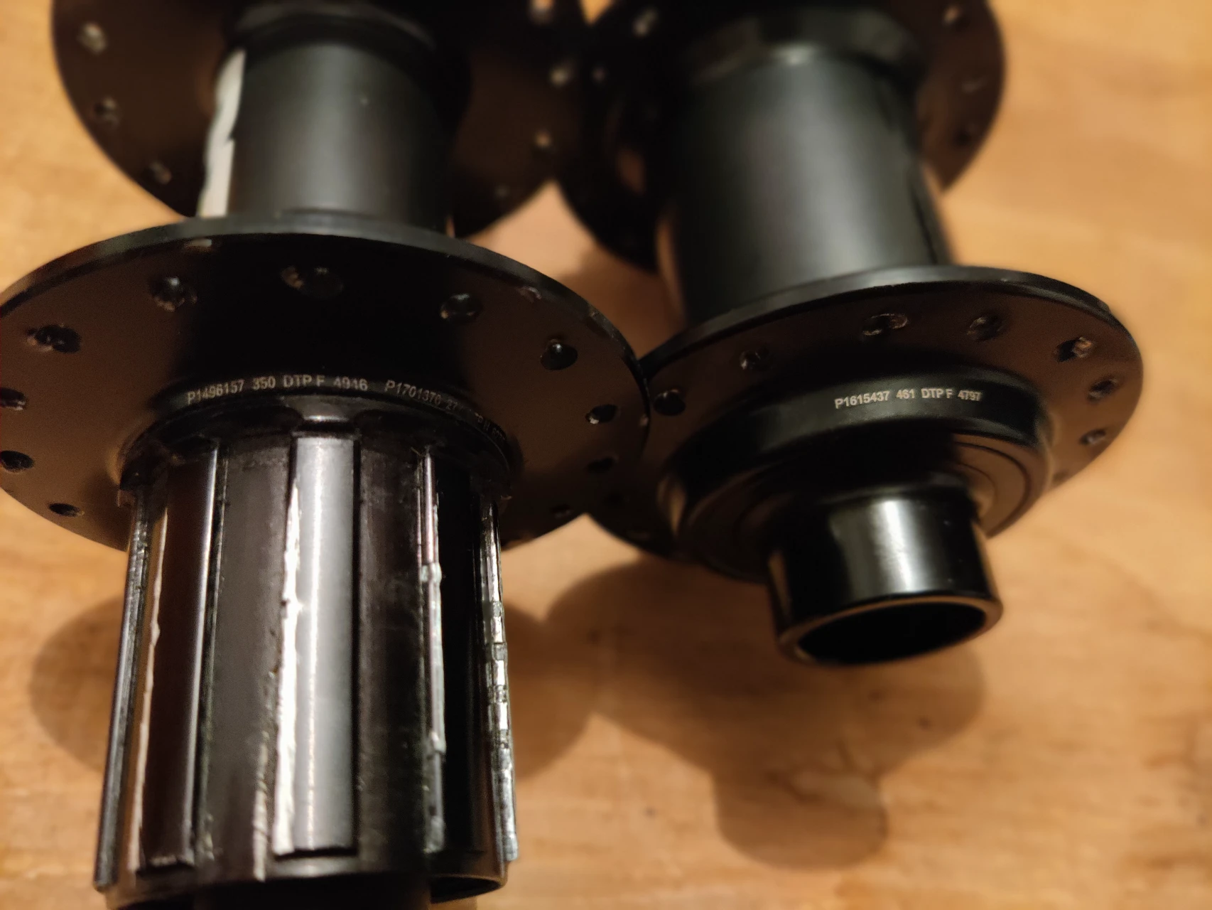 1. Set butuci DtSwiss 350 DH (ratchet)