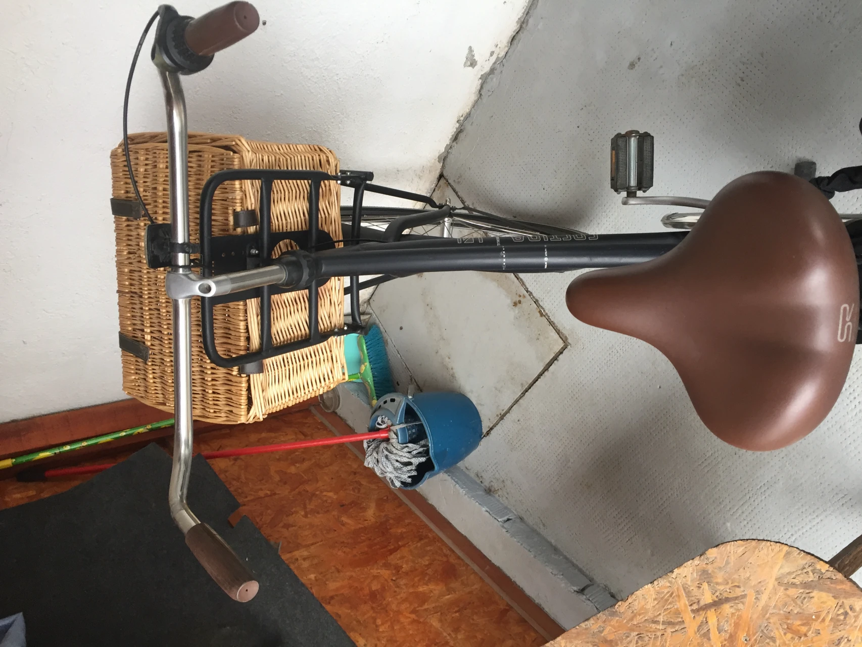 3. De vânzare cortina29”