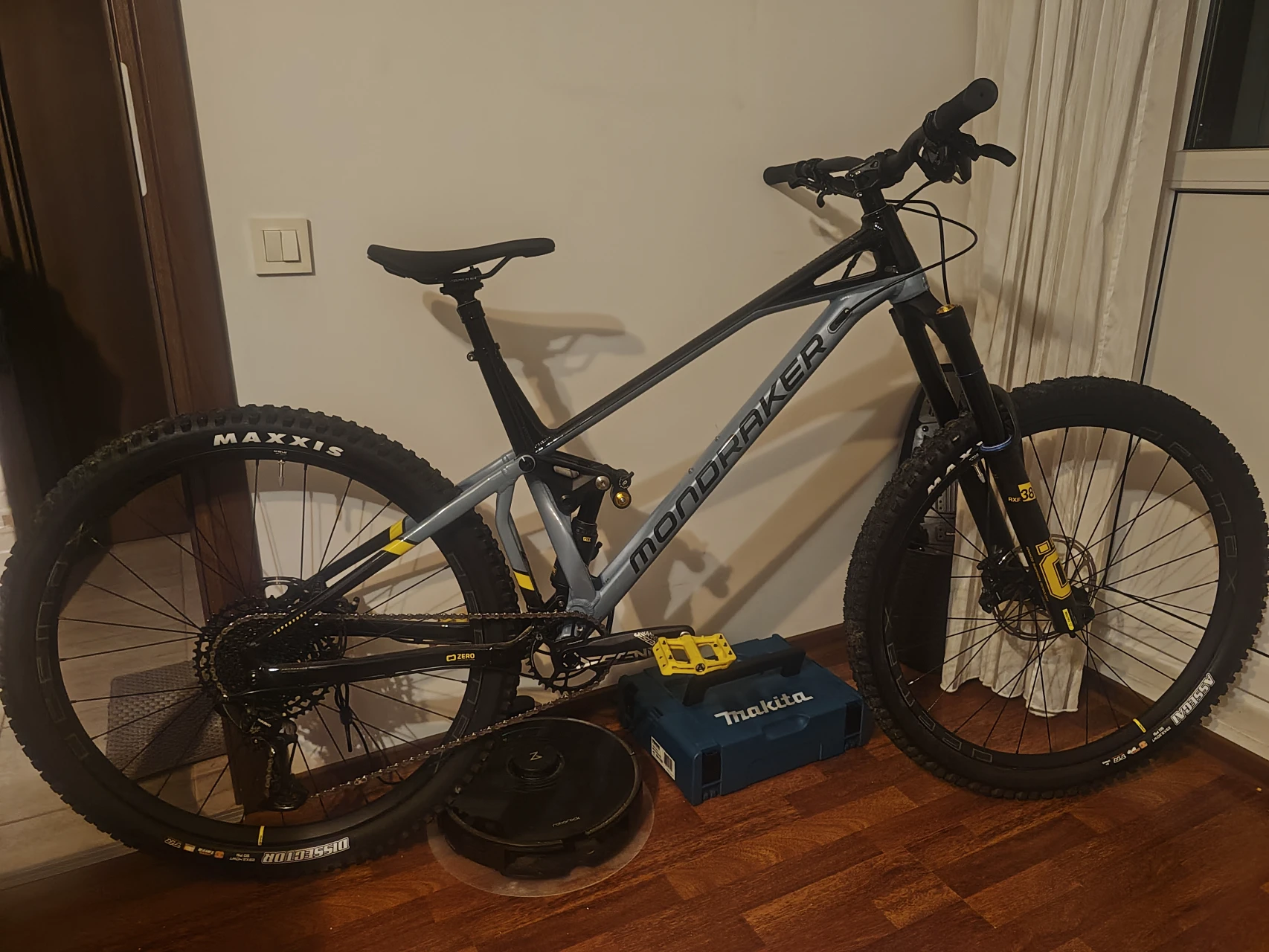 1. Mondraker Superfoxy NOU Large